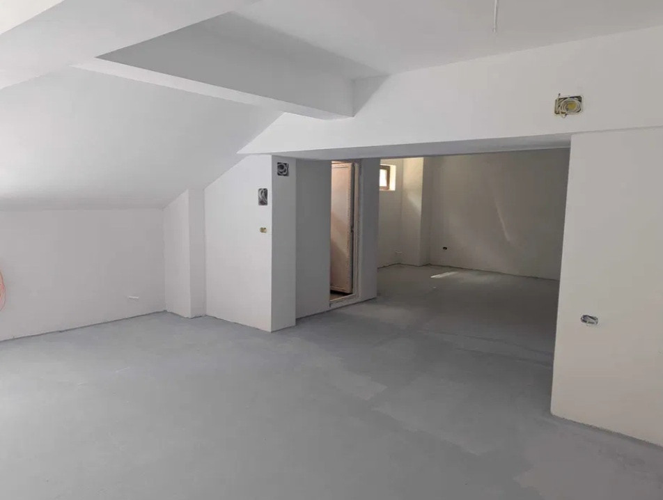 Bd. Mamaia, spatiu comercial , IDEAL BIROURI/CABINETE, 130mp.