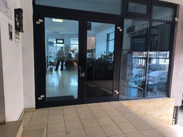 Centru, spatiu comercial 155 mp., front stradal 14 m.