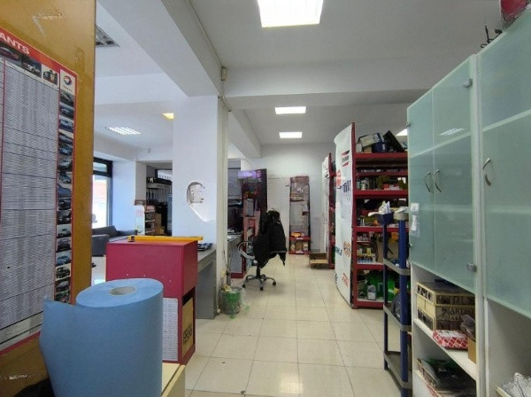 Centru, spatiu comercial 155 mp., front stradal 14 m.