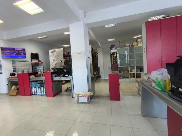 Centru, spatiu comercial 155 mp., front stradal 14 m.