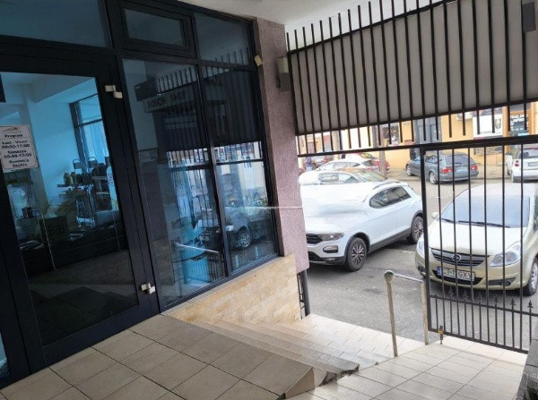 Centru, spatiu comercial 155 mp., front stradal 14 m.