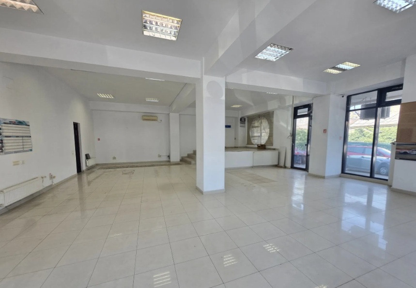 Centru, spatiu comercial 155 mp., front stradal 14 m.