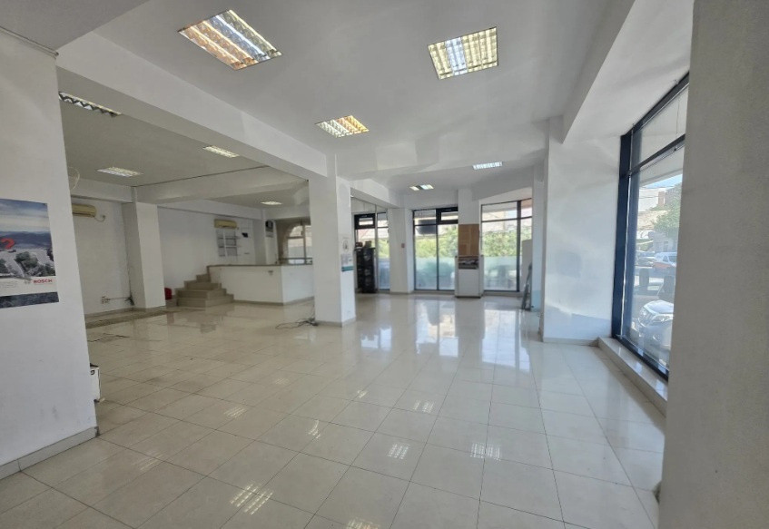 Centru, spatiu comercial 155 mp., front stradal 14 m.