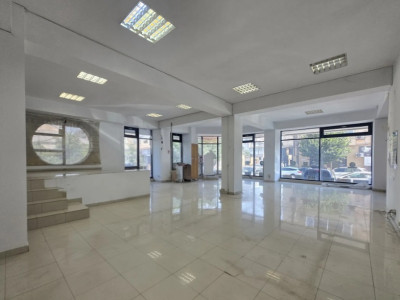 Centru, spatiu comercial 155 mp., front stradal 14 m.