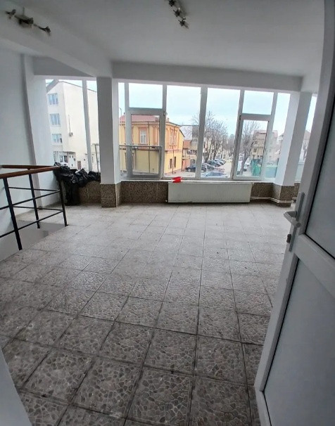 Capitol - Bd. Mamaia , P+1, spatiu comercial