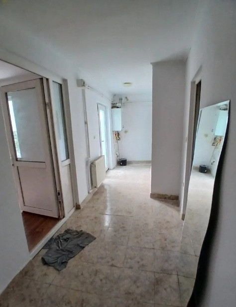 Capitol - Bd. Mamaia , P+1, spatiu comercial