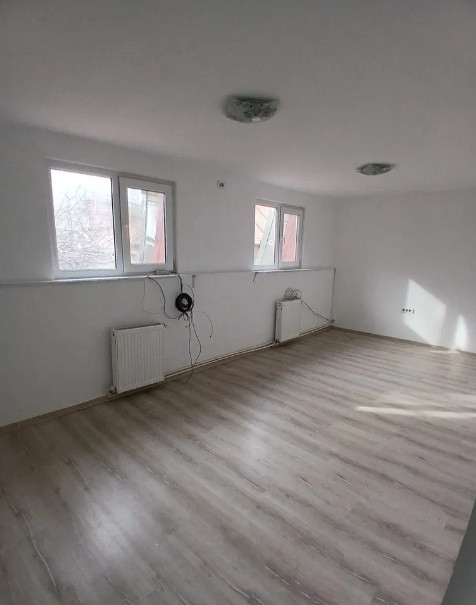 Capitol - Bd. Mamaia , P+1, spatiu comercial