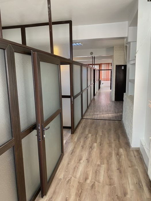 Centru - Sala Sporturilor, spatiu ideal BIROURI, etaj 1, 140 mp.