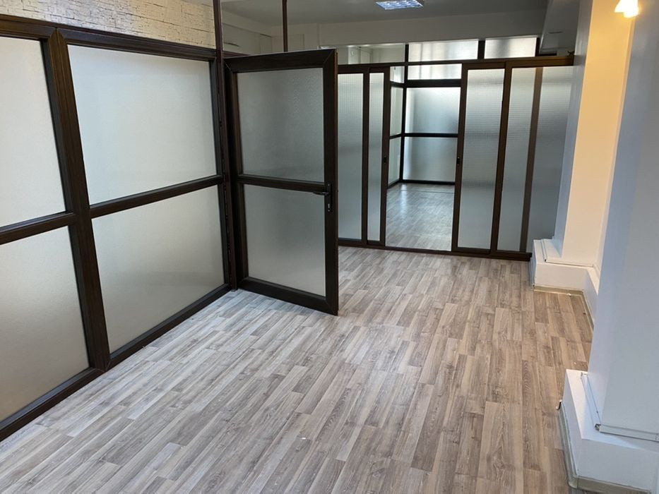 Centru - Sala Sporturilor, spatiu ideal BIROURI, etaj 1, 140 mp.