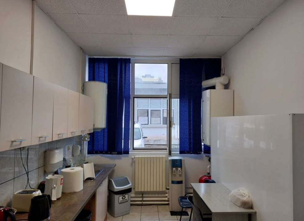 ICIL, spatiu IDEAL BIROURI ,  compartimentat, 290 mp., locuri de parcare 