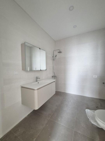 Spații moderne de birouri  , 4 camere, 121 mp., PARCARE PROPRIE, cladire 2026