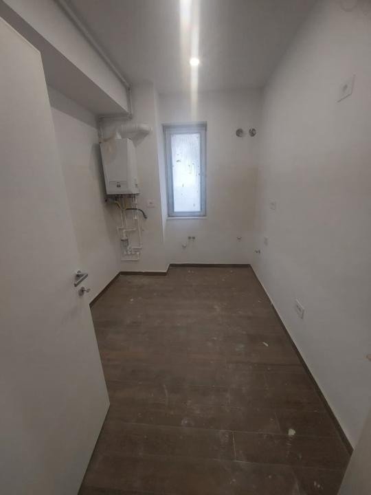 Spațiu cu  intrare stradală , 87 mp., terasa proprie, loc de parcare.