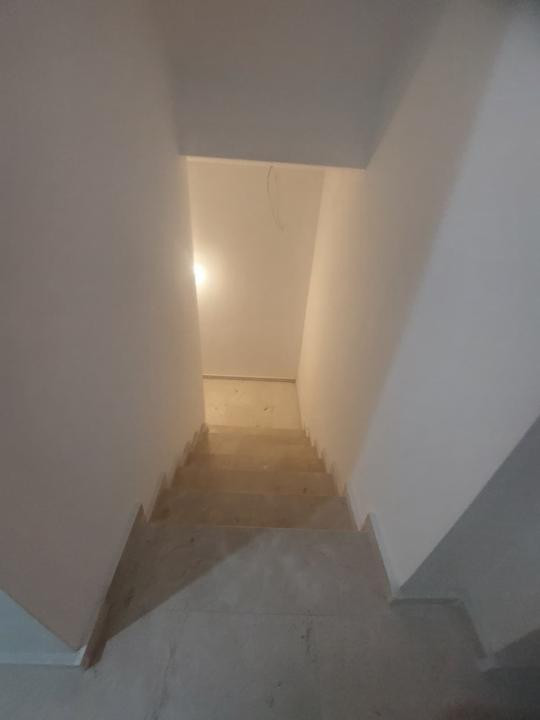 Spațiu cu  intrare stradală , 87 mp., terasa proprie, loc de parcare.