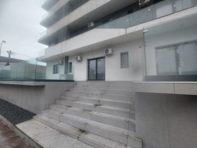 Spațiu cu  intrare stradală , 87 mp., terasa proprie, loc parcare, cladire 2026