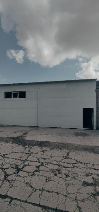 Navodari - Mamaia Sat, hala 300 mp., teren 250 mp.