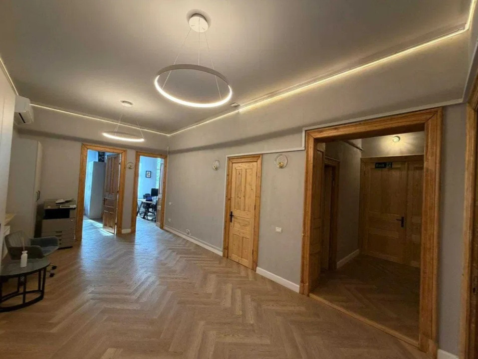 Piata Ovidiu (Centrul Vechi), SPATIU IDEAL BIROURI, 146 mp., 5 camere