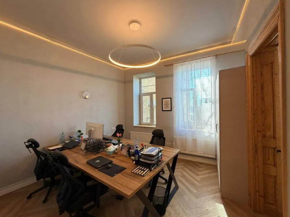 Piata Ovidiu (Centrul Vechi), SPATIU IDEAL BIROURI, 146 mp., 5 camere