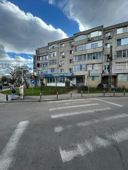 Dacia, spatiu comercial 65 mp.