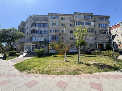 Dacia, spatiu comercial 65 mp.