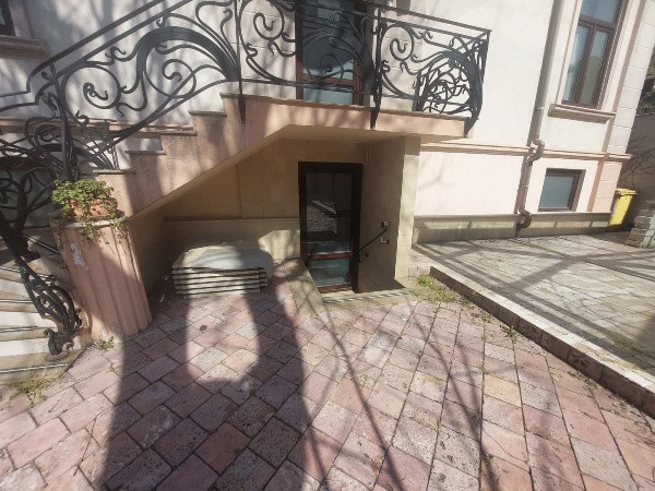 Ultracentral - cladire emblematica D+P+1+M, 430 mp., curte 200  mp.