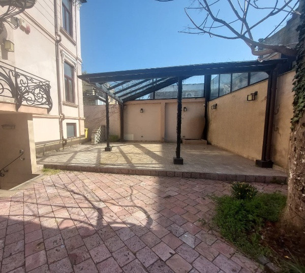 Ultracentral - cladire emblematica D+P+1+M, 430 mp., curte 200  mp.