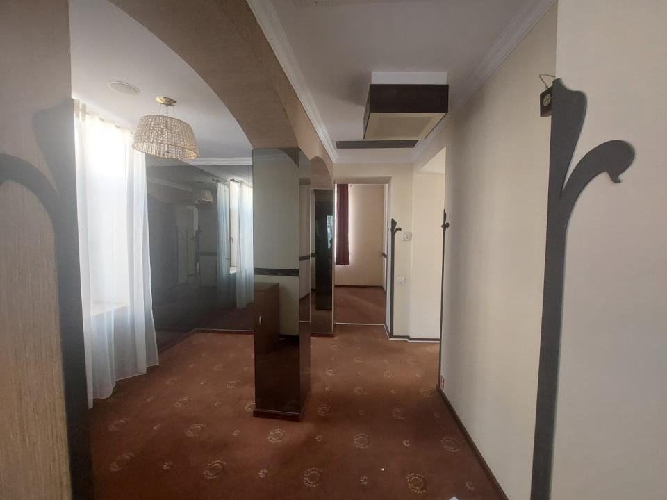 Ultracentral - cladire emblematica D+P+1+M, 430 mp., curte 200  mp.