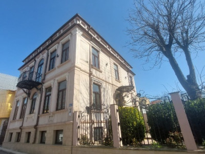 Ultracentral - cladire emblematica D+P+1+M, 430 mp., curte 200  mp.