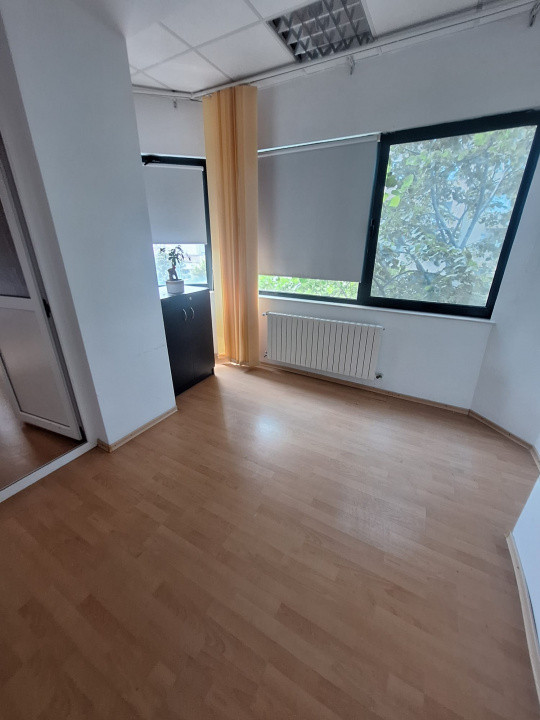 Bd. Mamaia , spatiu 43 mp., cladire exclusiva de birouri