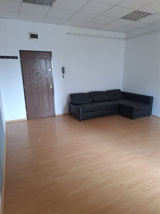 Bd. Mamaia , spatiu 43 mp., cladire exclusiva de birouri