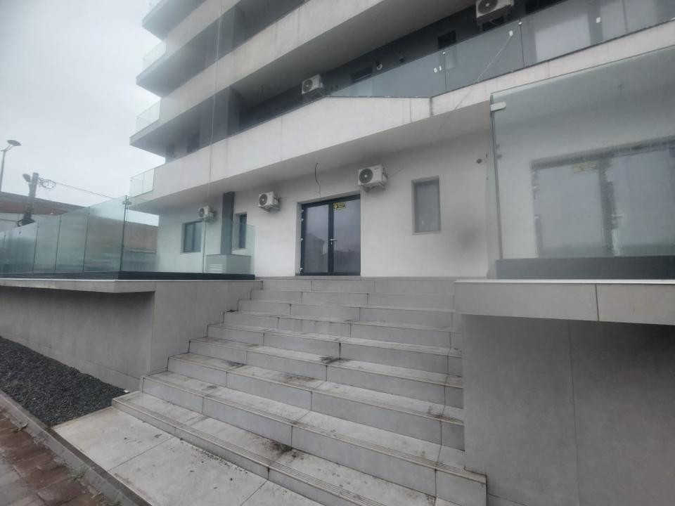 Spațiu cu  intrare stradală , 113 mp., terasa proprie, loc parcare, cladire 2026