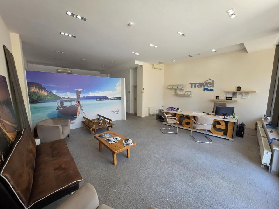 Tomis I, artera circulata, spatiu comercial amenajat