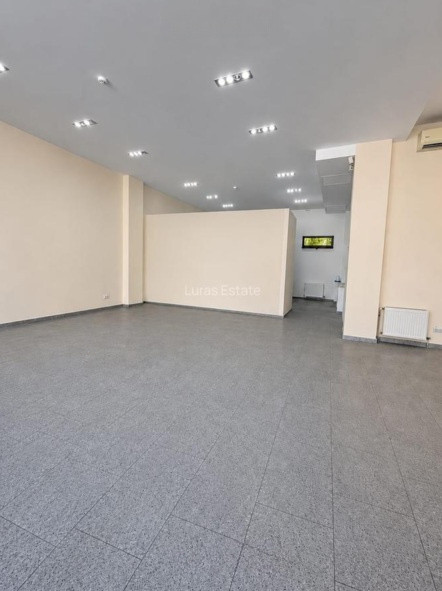 Tomis I, artera circulata, spatiu comercial amenajat