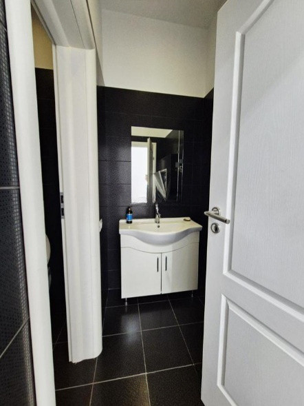 Tomis I, artera circulata, spatiu comercial amenajat