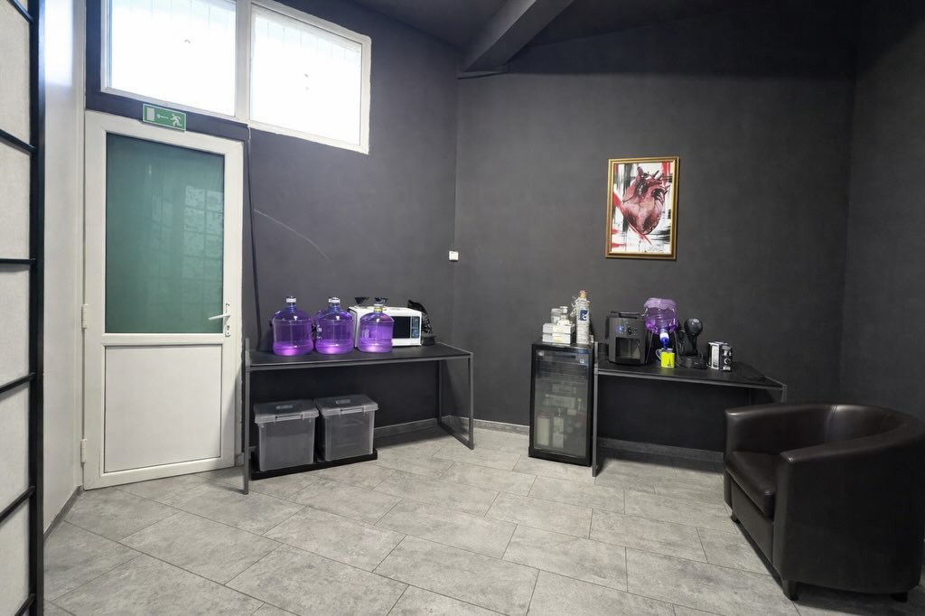 Faleza Nord, spatiu comercial din constructie 190 mp. , 5 camere, curte