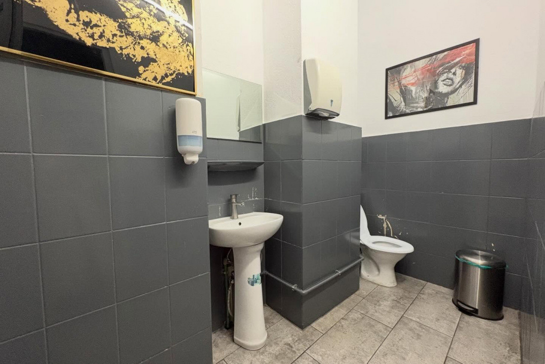 Faleza Nord, spatiu comercial din constructie 190 mp. , 5 camere, curte