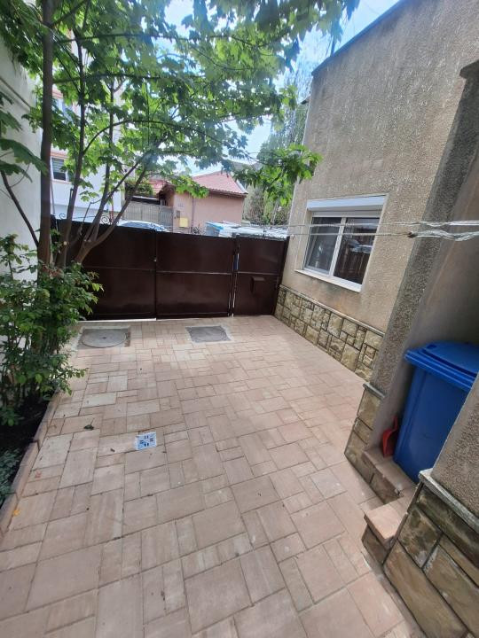  Zona Trocadero , imobil 90 mp., IDEAL BIROURI, curte