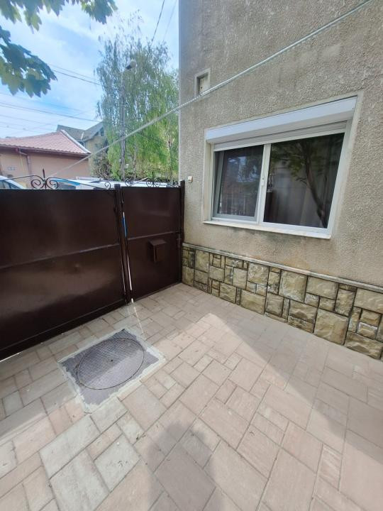  Zona Trocadero , imobil 90 mp., IDEAL BIROURI, curte