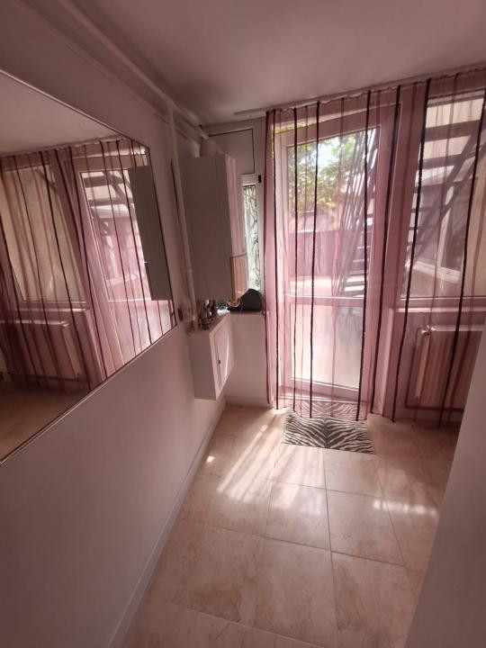  Zona Trocadero , imobil 90 mp., IDEAL BIROURI, curte