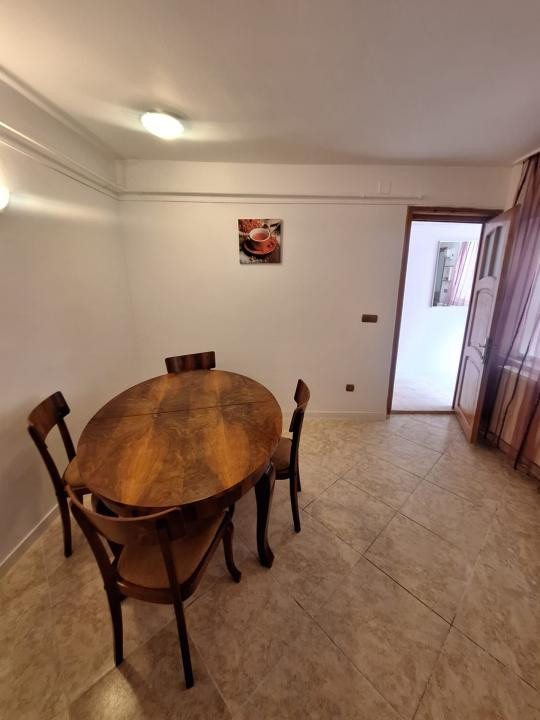  Zona Trocadero , imobil 90 mp., IDEAL BIROURI, curte