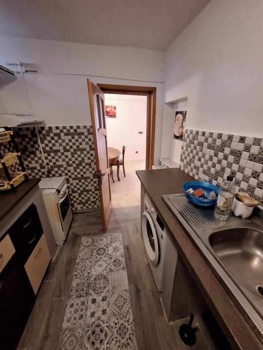  Zona Trocadero , imobil 90 mp., IDEAL BIROURI, curte