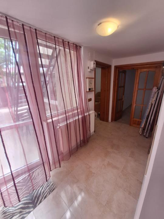  Zona Trocadero , imobil 90 mp., IDEAL BIROURI, curte