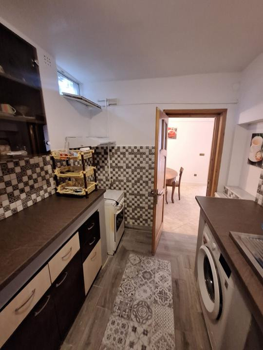  Zona Trocadero , imobil 90 mp., IDEAL BIROURI, curte