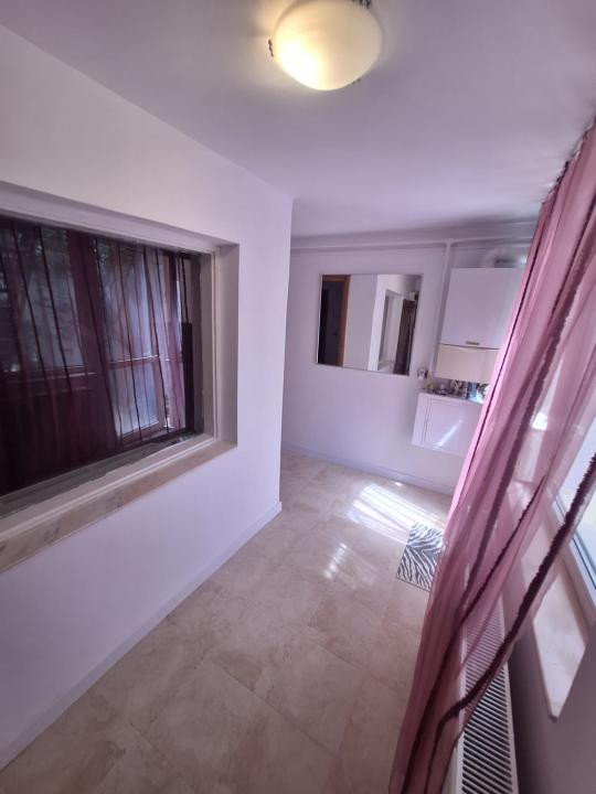  Zona Trocadero , imobil 90 mp., IDEAL BIROURI, curte