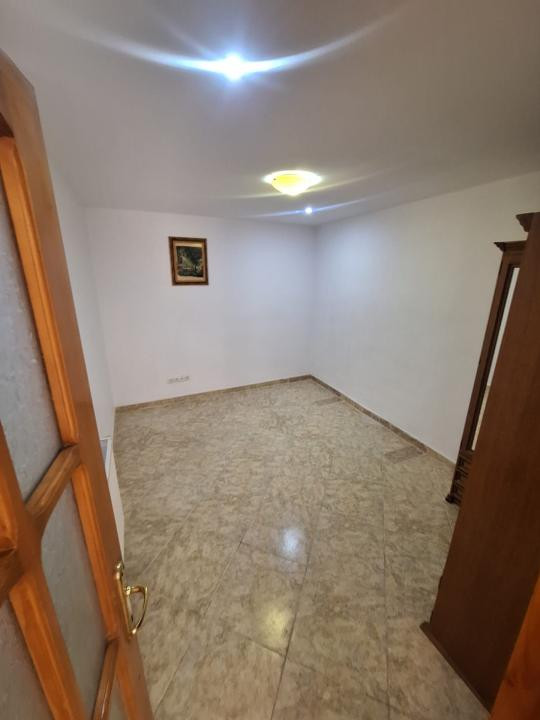  Zona Trocadero , imobil 90 mp., IDEAL BIROURI, curte