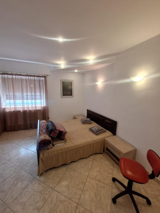  Zona Trocadero , imobil 90 mp., IDEAL BIROURI, curte