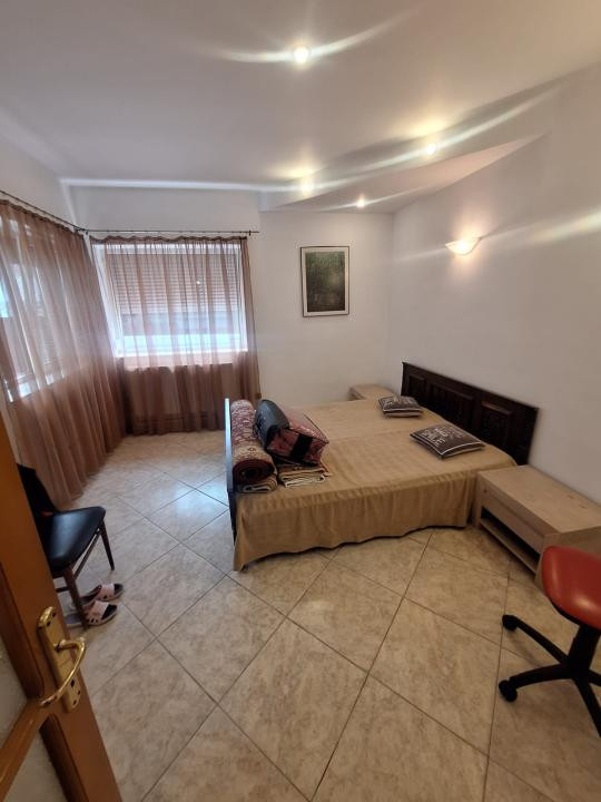  Zona Trocadero , imobil 90 mp., IDEAL BIROURI, curte