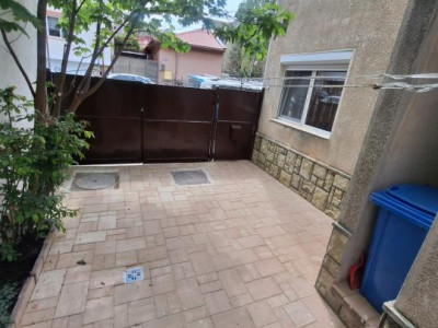  Zona Trocadero , imobil 90 mp., IDEAL BIROURI, curte