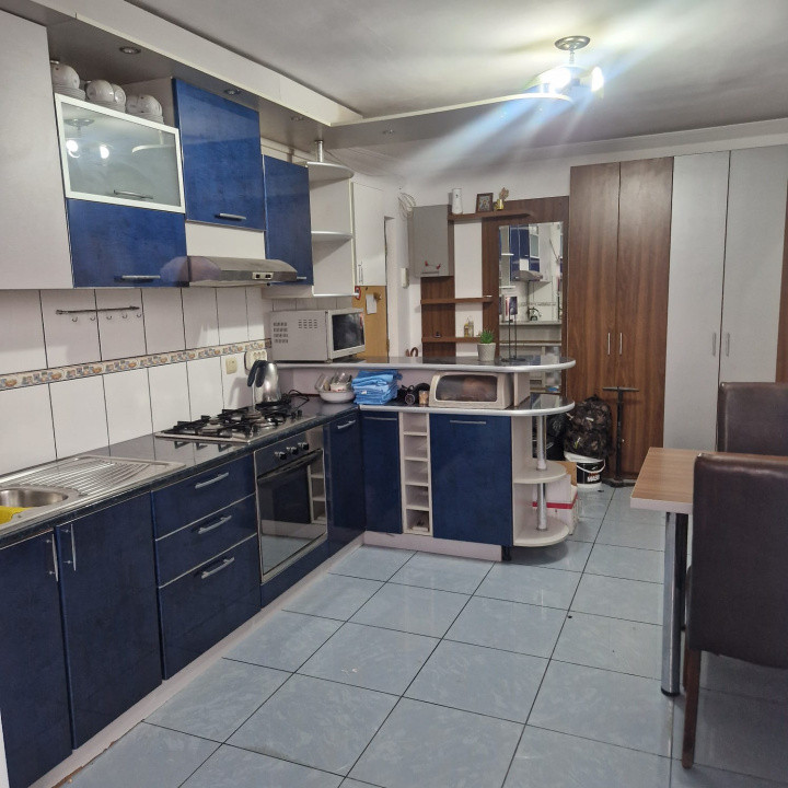 Centru - Bd. Ferdinand - apartament 3 camere , loc propriu de parcare