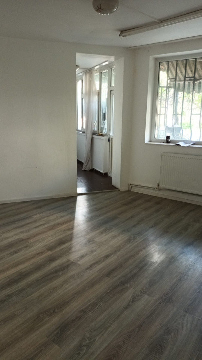 Tomis III, imobil 64 mp., bine pozitionat, intrare stradala.