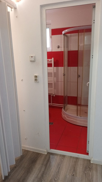 Tomis III, imobil 64 mp., bine pozitionat, intrare stradala.